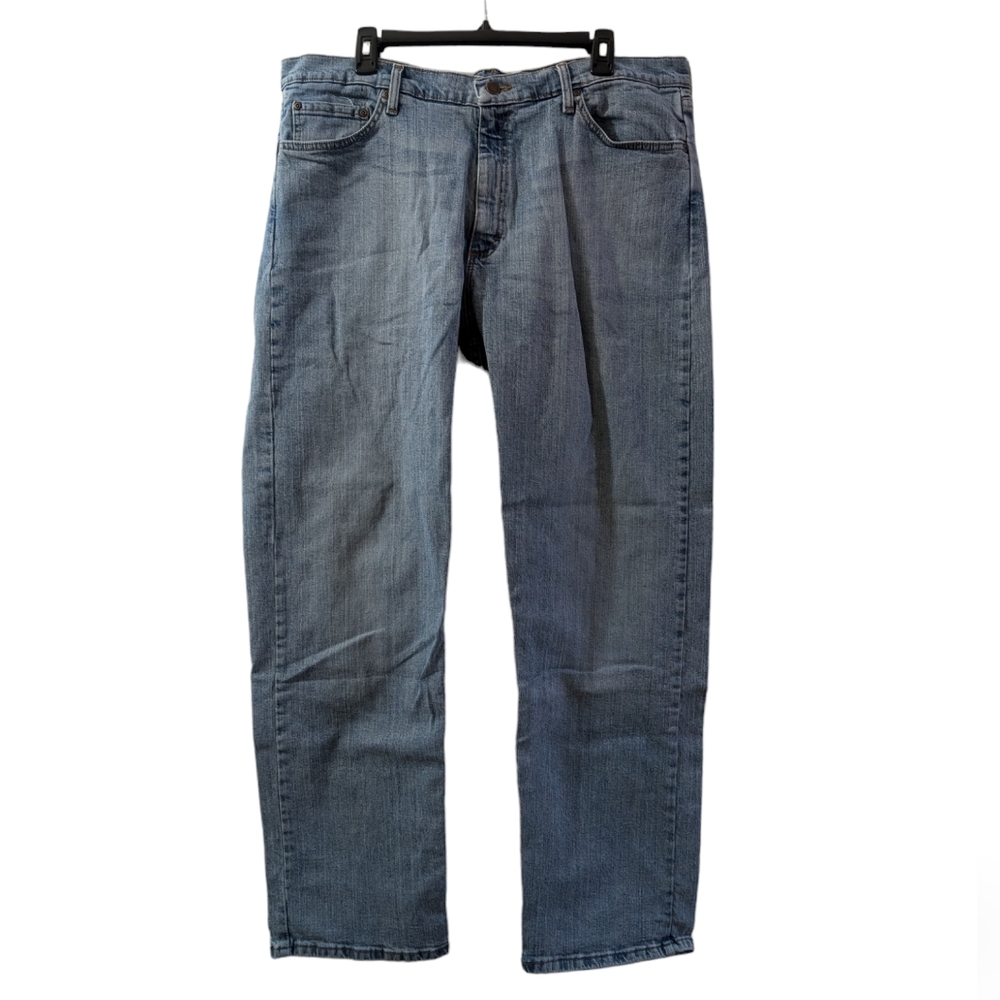 Men's Relaxed fit Wrangler Jeans. W 38 x L 32.